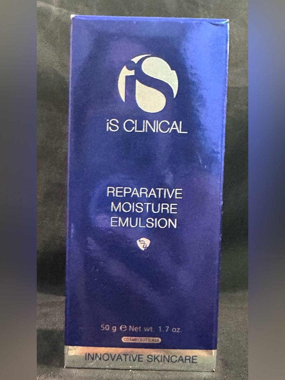 iS Clinical Reparative Moisture Emulsion